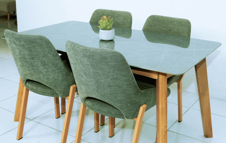 Bàn ăn mặt đá Hilton dài 1m6, chân gỗ chắc chắn, phù hợp không gian phòng ăn hiện đại